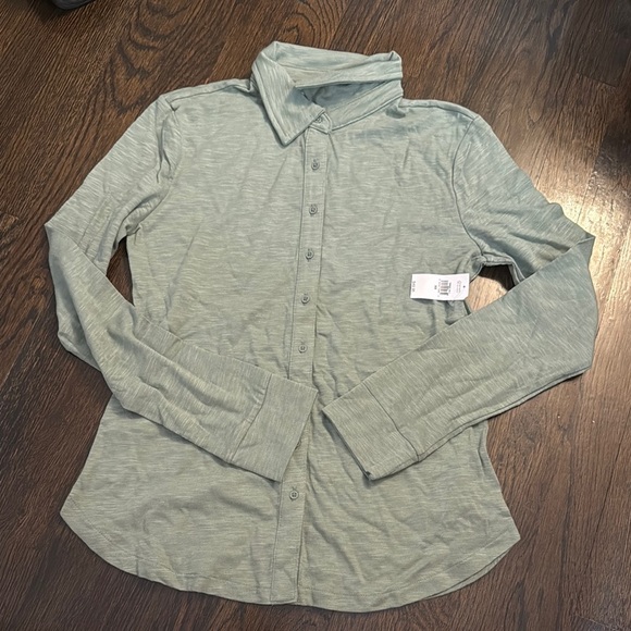 Light Green Button-Up Shirt‎ - Picture 1 of 3